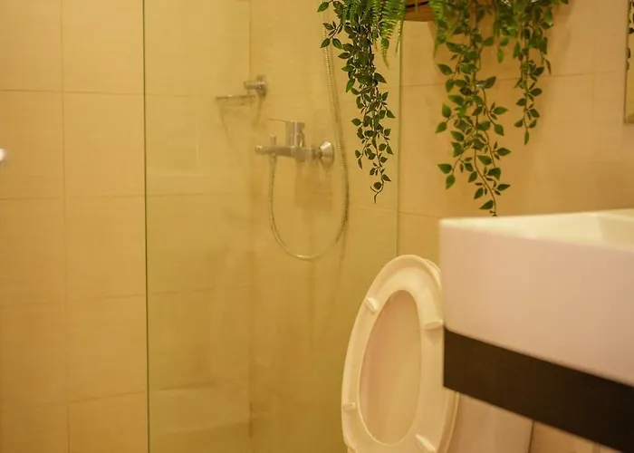 Stingga Mckinley Aesthetic In Venice Apartment Manila